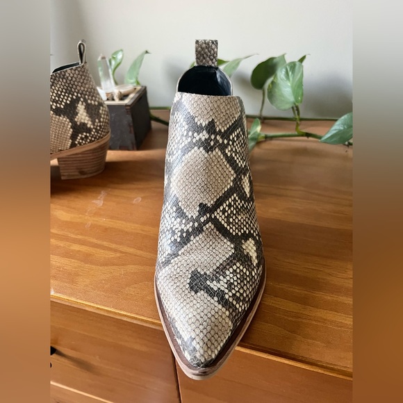 Dolce Vita Snake Print Booties Size 8 - Picture 8 of 10